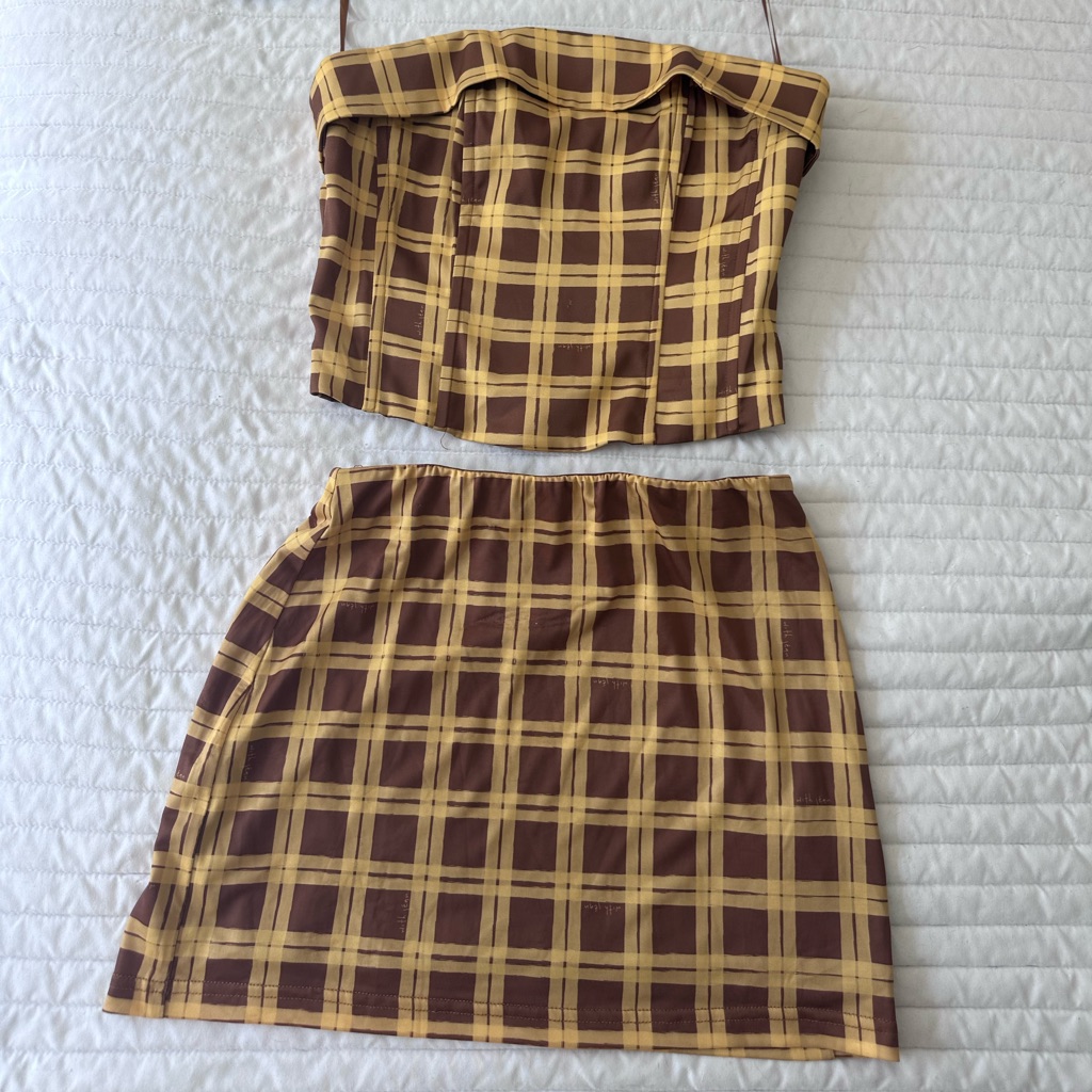 With Jean Cher Skirt And Corset